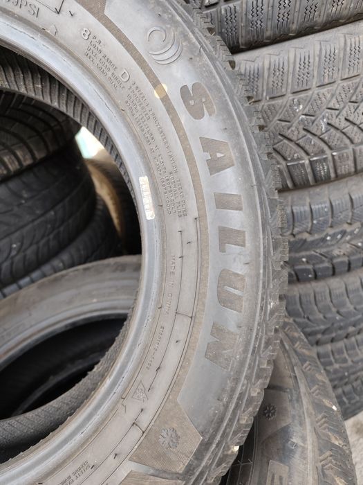 Продавам 4 зимни гуми 215/65/16 С бус