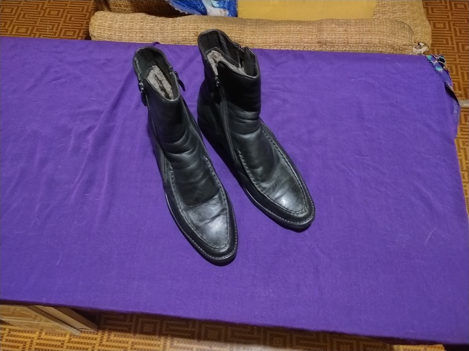 Продаются сапожки женские