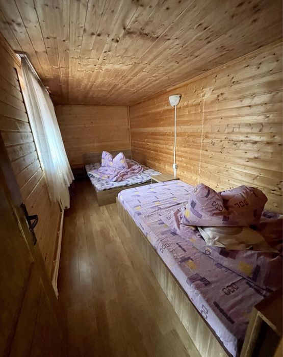 Cabană de închiriat/ Capacitate 12 persoane/ Ieșire privată la râu