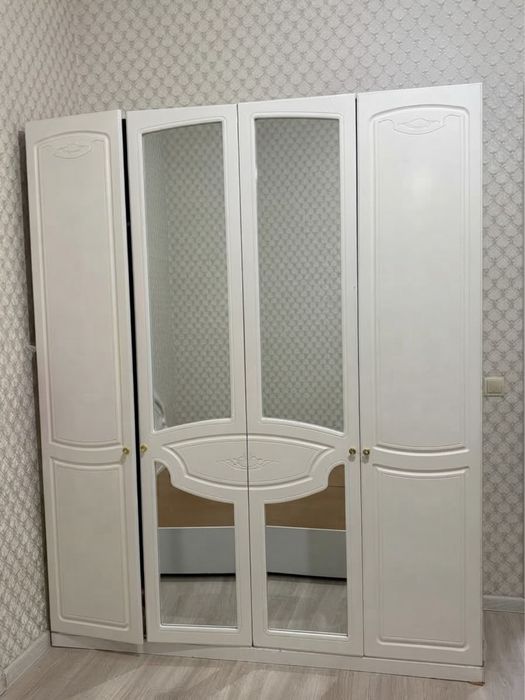 Спальный гарнитур сатылады.