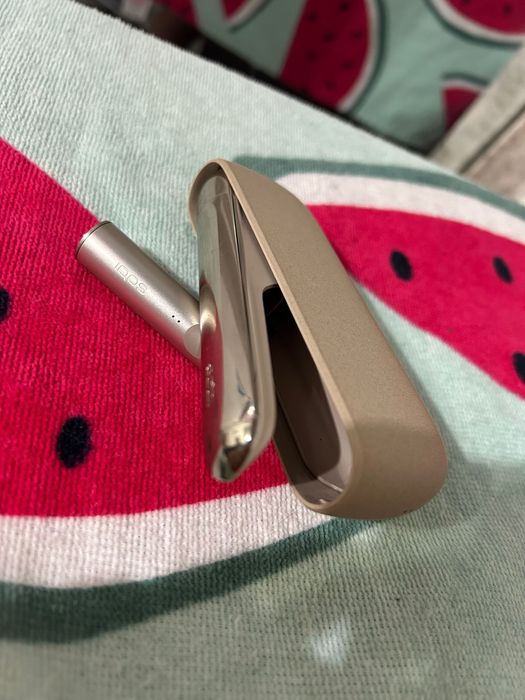 Vând IQOS. Sunt aproape noi, utilizate de cateva ori maxim.