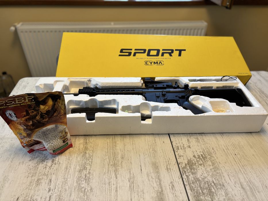 Airsoft M4A1 CYMA CM.515  + Red Dot + Mască + bile