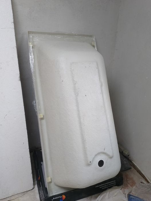 Ванна.  тритон. .