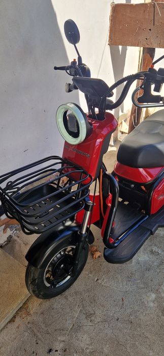 ЧИСНО НОВА Двуместна електрическа триколка MaxMotors Pudding 1800W BLA