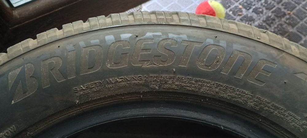 Vand 4 anvelope iarna 205/60R16 Bridgestone