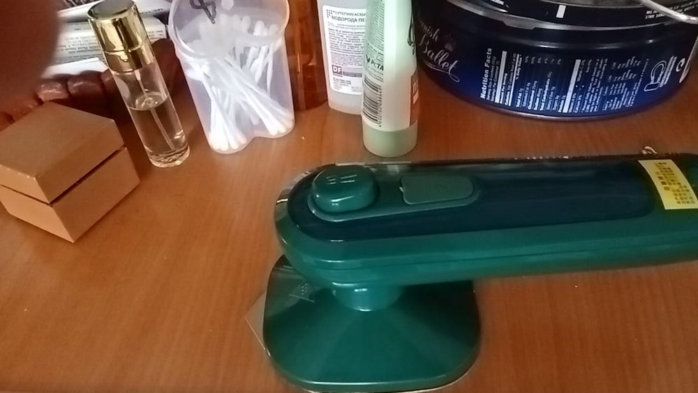 Продам маленький дорожный  миниутюг