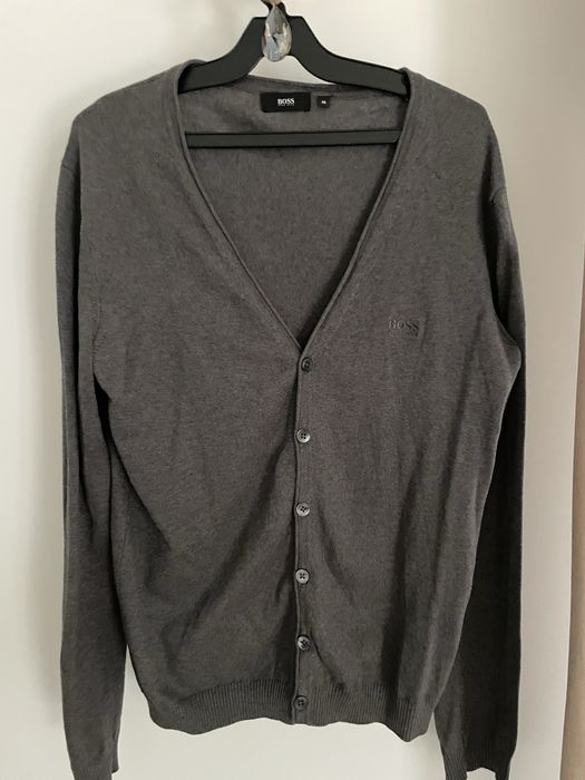 Pulovar Boss gri in conditii foarte bune