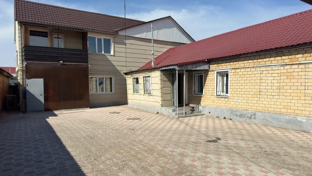 Продам два дома на одном участке