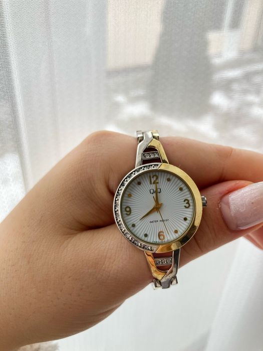 Ceas Q&Q nepurtat 100 lei