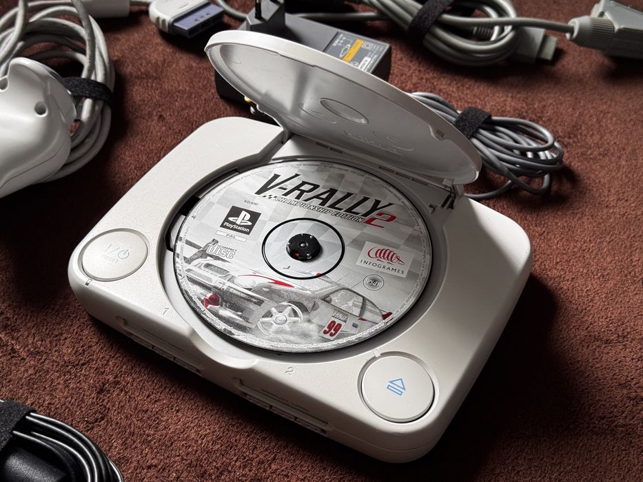 Consola Sony PSOne (Playstation 1 Slim) cu accesorii