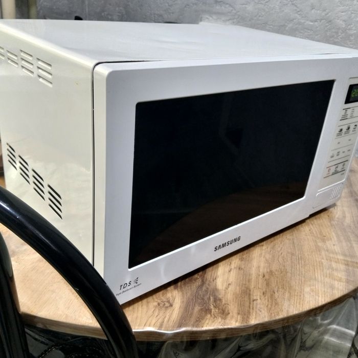 Продам микроволновку Samsung