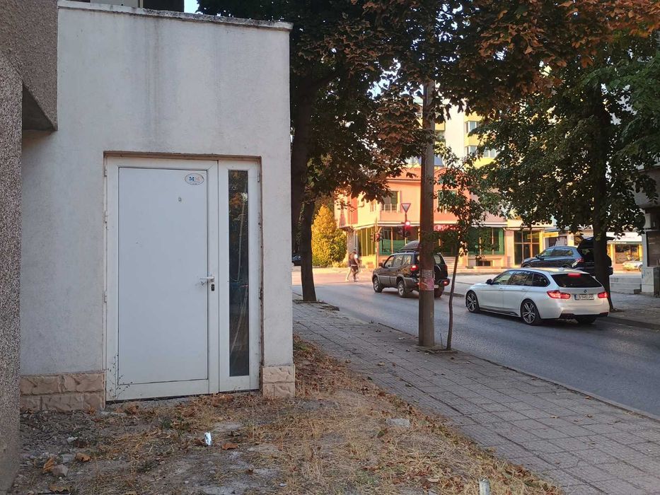Търговско помещение 110 кв.м на ъгъл/кръстовище