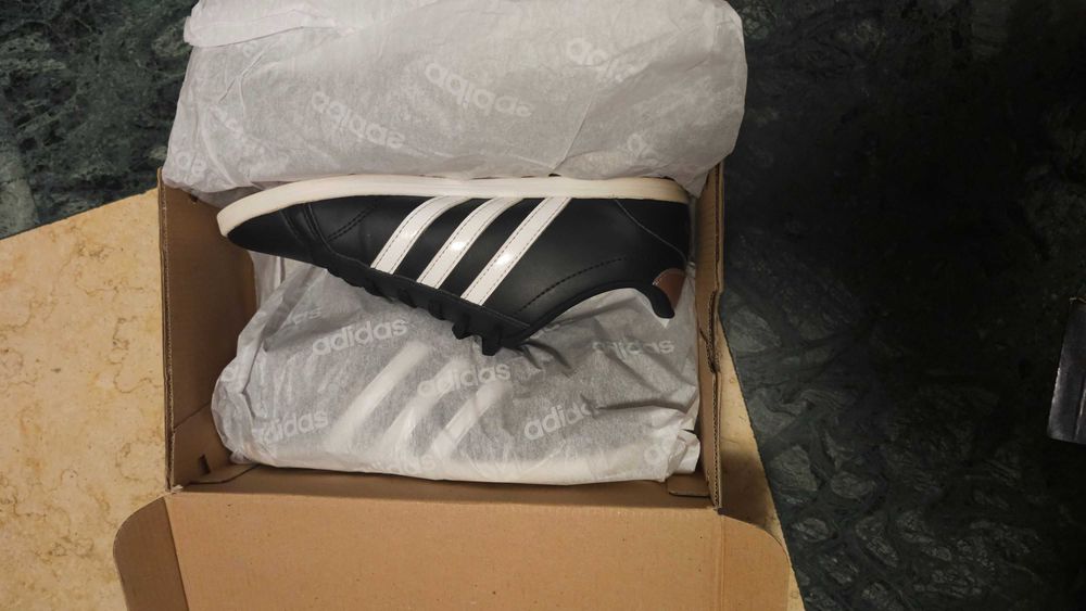 Дамски маратонки Adidas 37