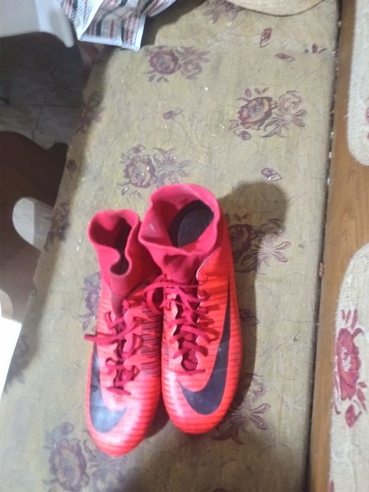 Se vinde ghete de fotbal Nike mercurial