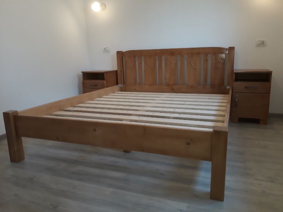 TRANSPORT GRATUIT.Pat matrimonial din lemn masiv cod 210
