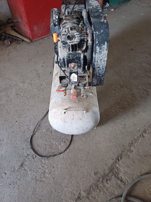 Продается воздушный компрессор 70 литр