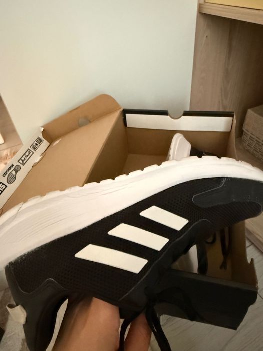 Женские кроссовки