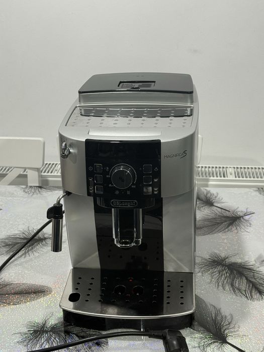 Delonghi Magnifica S și Delonghi Dolce Gusto