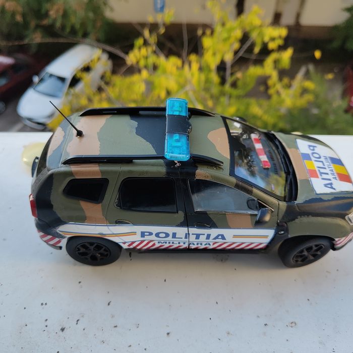 Macheta Duster Camuflaj ,,poliția militară,, cu girofar funcțional