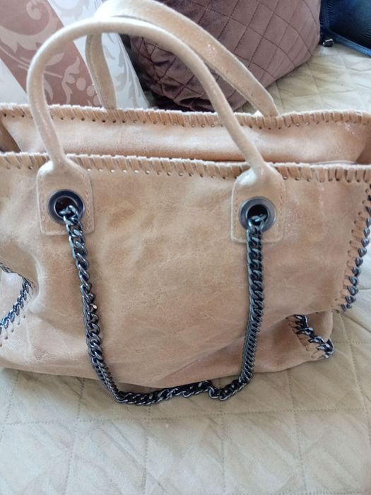 Продавам дамска италианска чанта естествена кожа