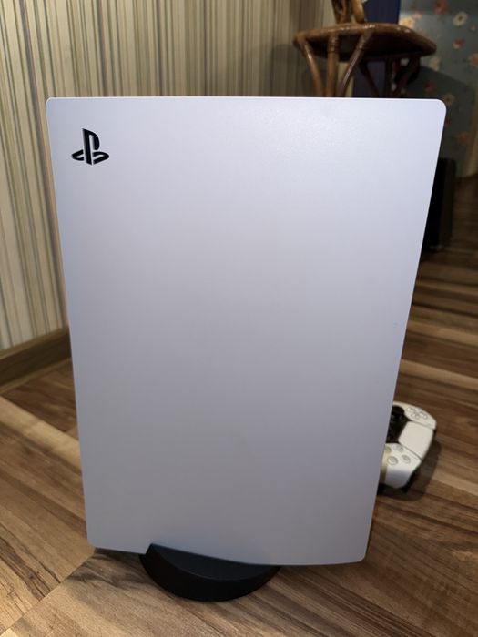 Продаю Playstation 5 (PS5)