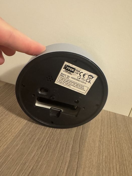 Ceas cu alarma pe rotund gri