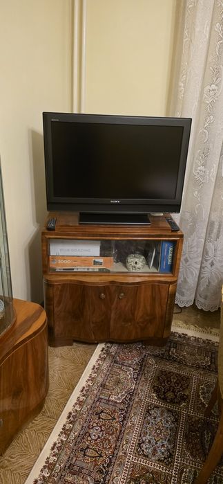 Mobilier living, sufragerie, lemn masiv lăcuit. Vintage.