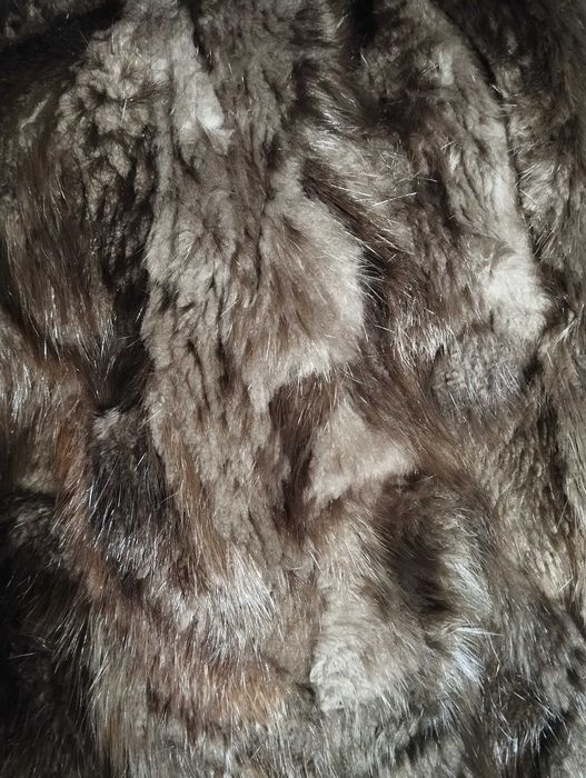 Палто с естествен косъм от бобър.