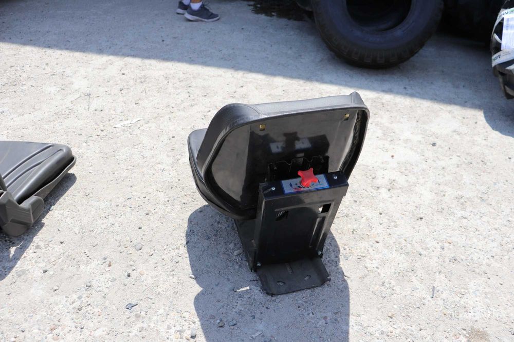 Scaun Tractor U445 Nou cu reglaj si amortizor Livrare Rapida