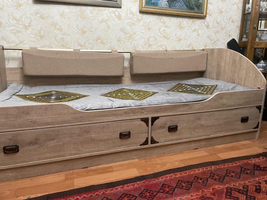 Продам комплект детской мебели