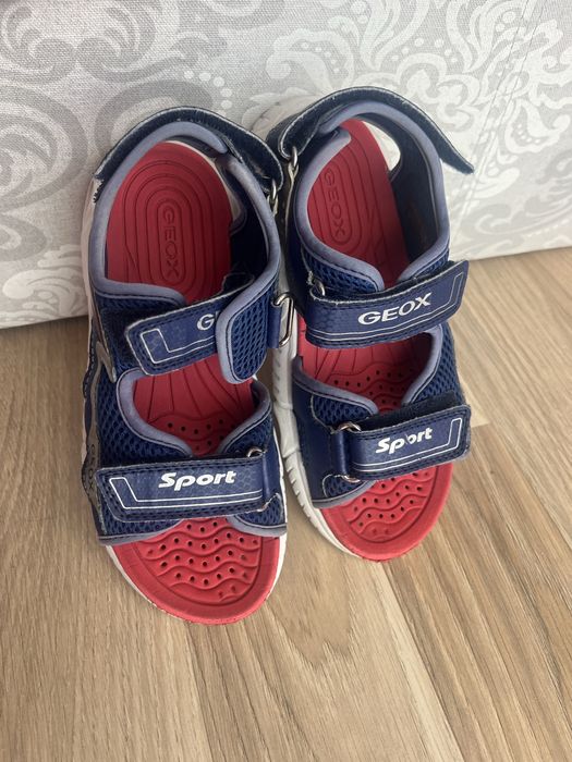 Vand sandale geox nr 33 impecabile