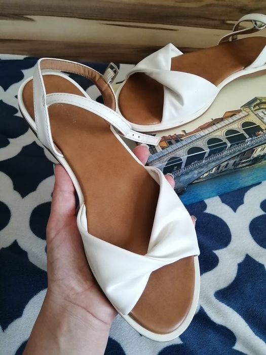 Продам женские сандали