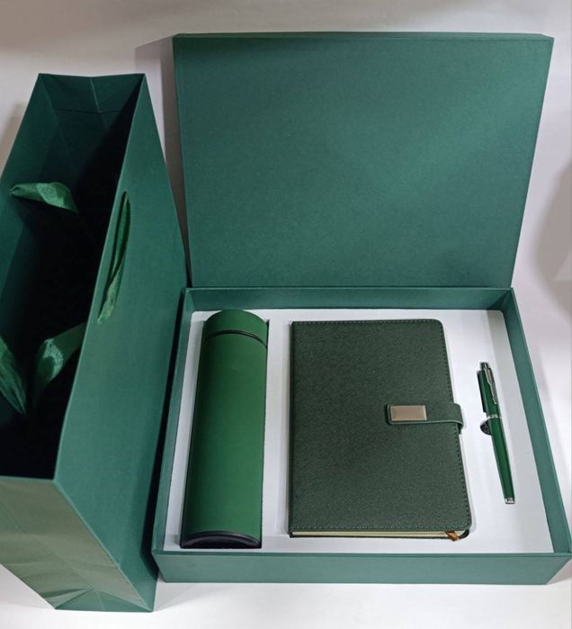 Премиум набор подарок блокнот (блокнот, флешка, ручка, карзолдер)