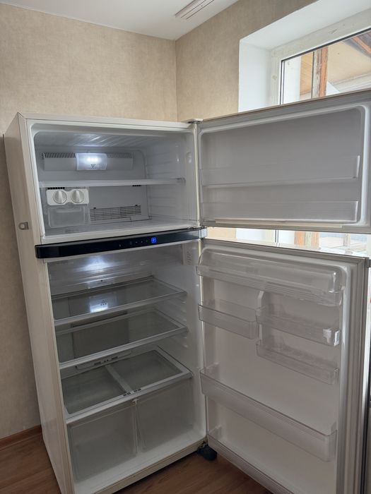 Продам холодильник SHARP