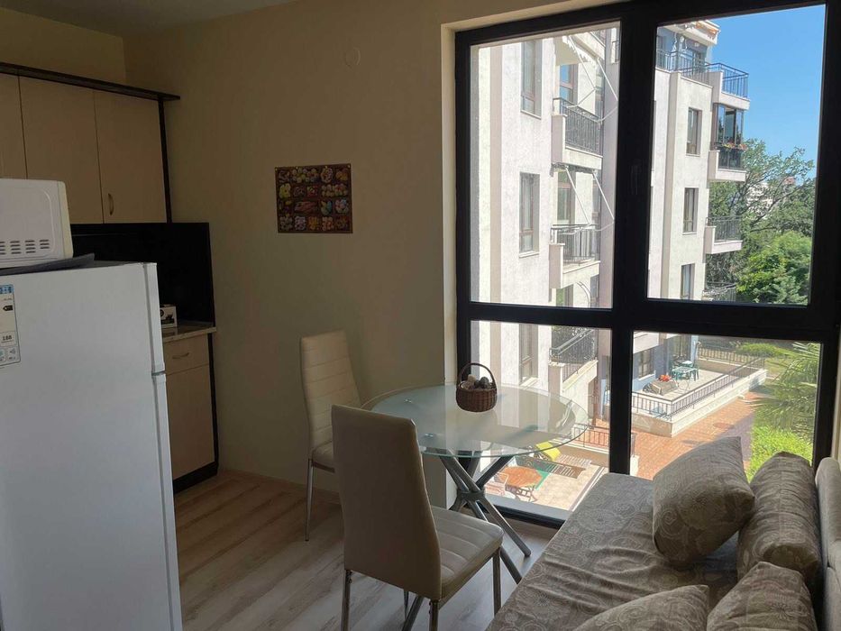 Дава се под наем Двустаен апартамент в к.к. Златни пясъци - 45 кв.м за 357 € - Снимка #2