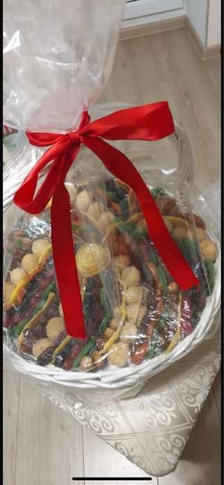 Корзину сухофрукты