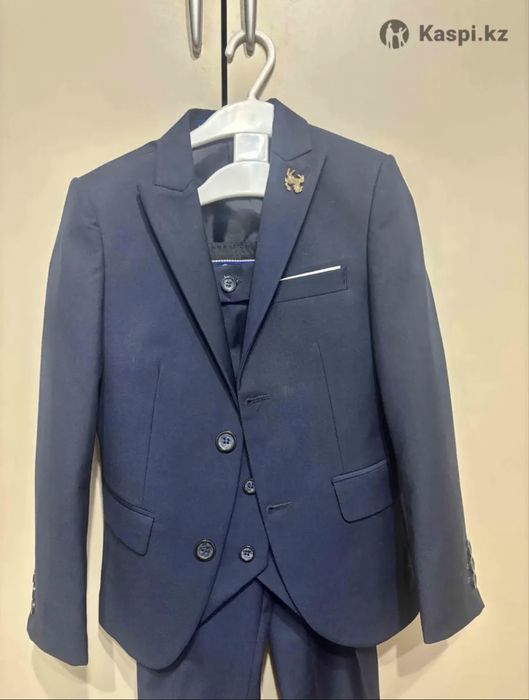 Костюм детский тройка