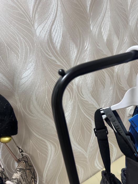 Продам стильная напольная вешолка .