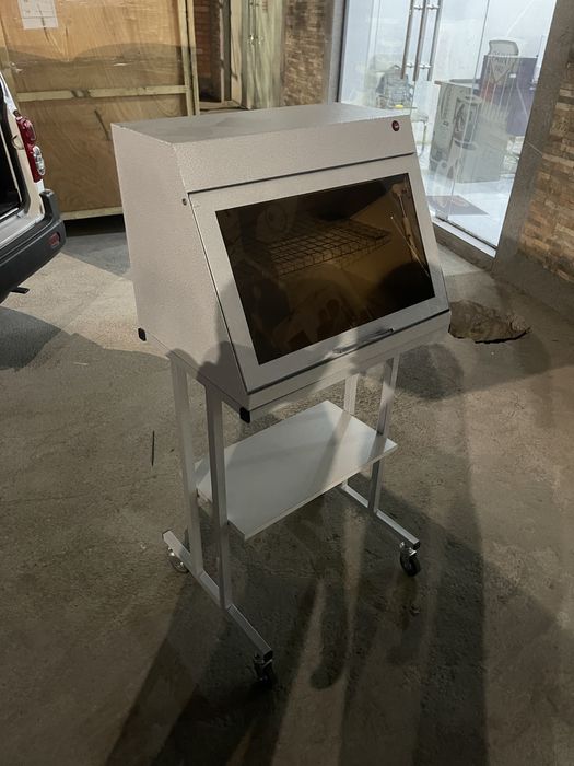 Медицинская мебель и оборудование Шкаф, стол, кушетка, кварц-бокс