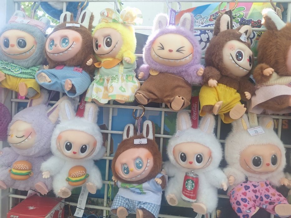 Лабубу  по избор на цвят модел и дрехи