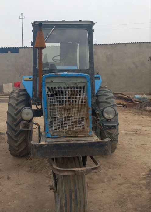 MTZ -80 traktor sotiladi
