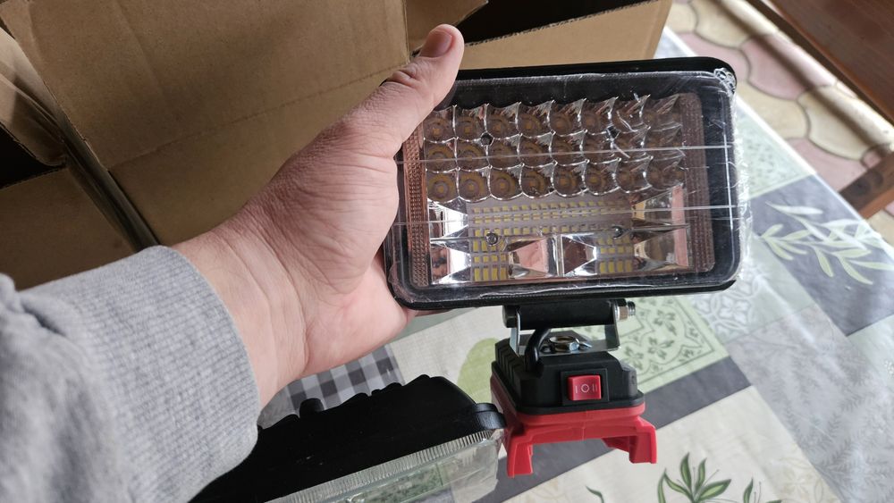 Proiector / Reflector / lampa pt baterii milwaukee/ Dewalt / Makita 18
