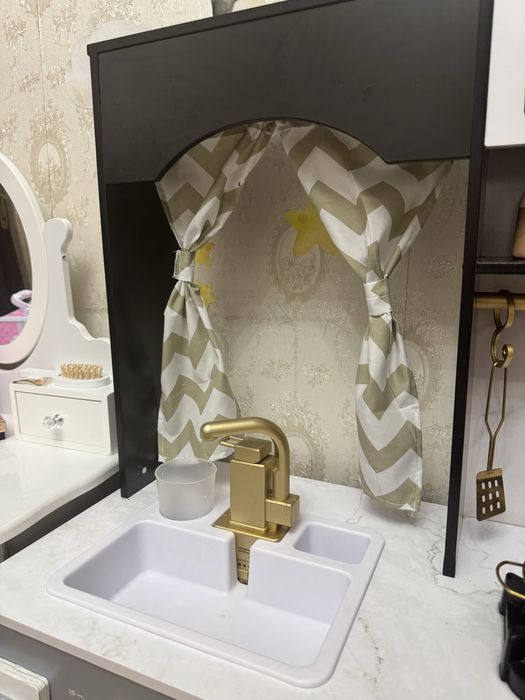 Детская  деревянная кухня