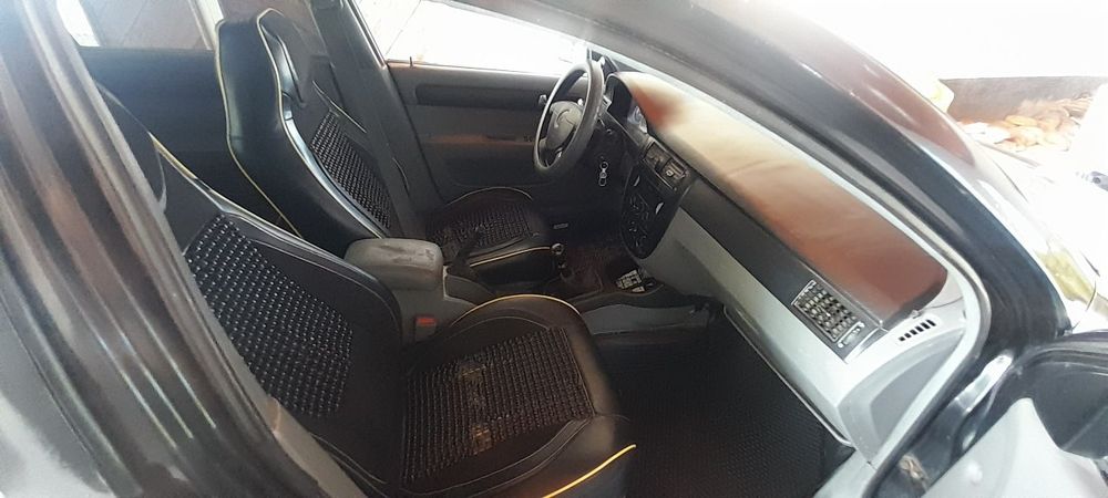 Lasetti qora 1.6