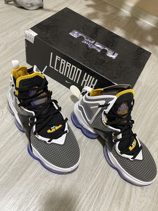 Кроссовки  LEbron James