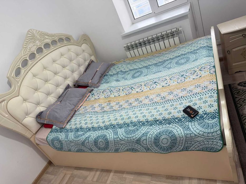 Кровать спальная