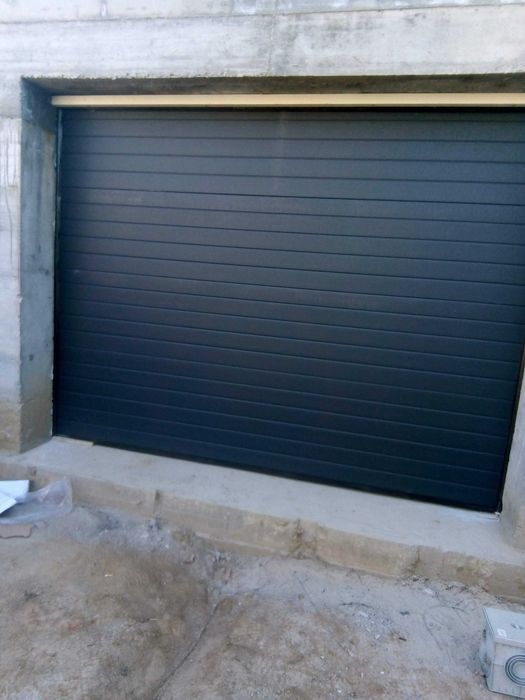 USA DE GARAJ rezidențială.