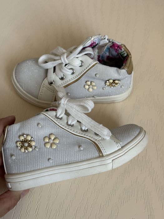 Ботинки на девочку 22р