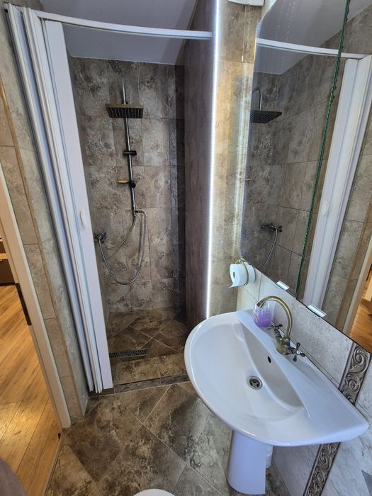 Închiriez apartament cu 4 camere zona Facultăți de litere