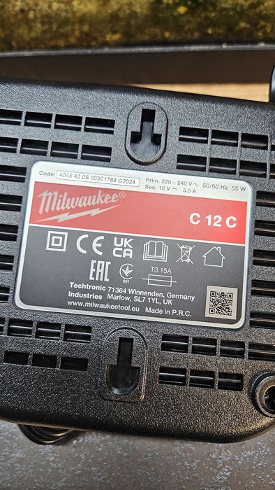 Încărcător milwaukee